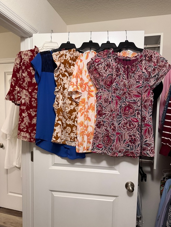 Tops - Lot of 5 super cute 2X tops!  No size tags.